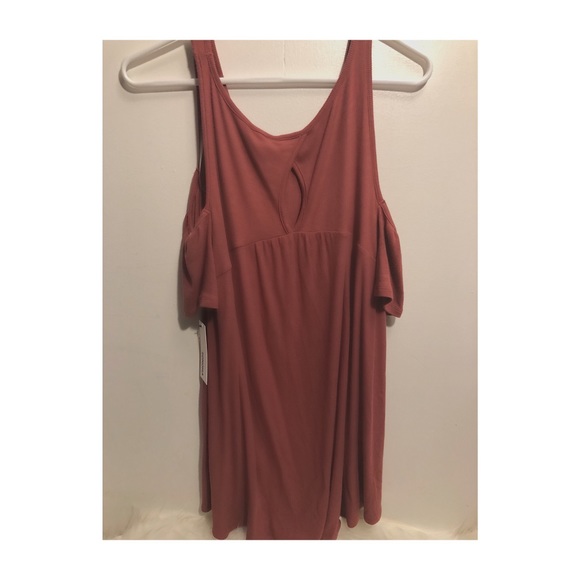 Cute Cut Top - Picture 3 of 3